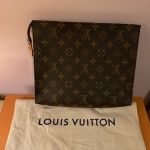 Authentic Louis Vuitton Toiletry 26 pouch ✨✨